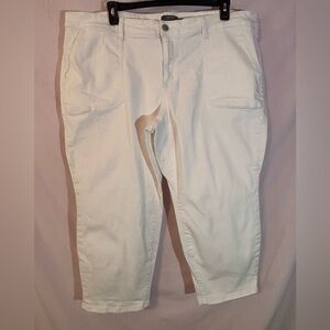 Torrid White Vintage stretch Crop Jeans